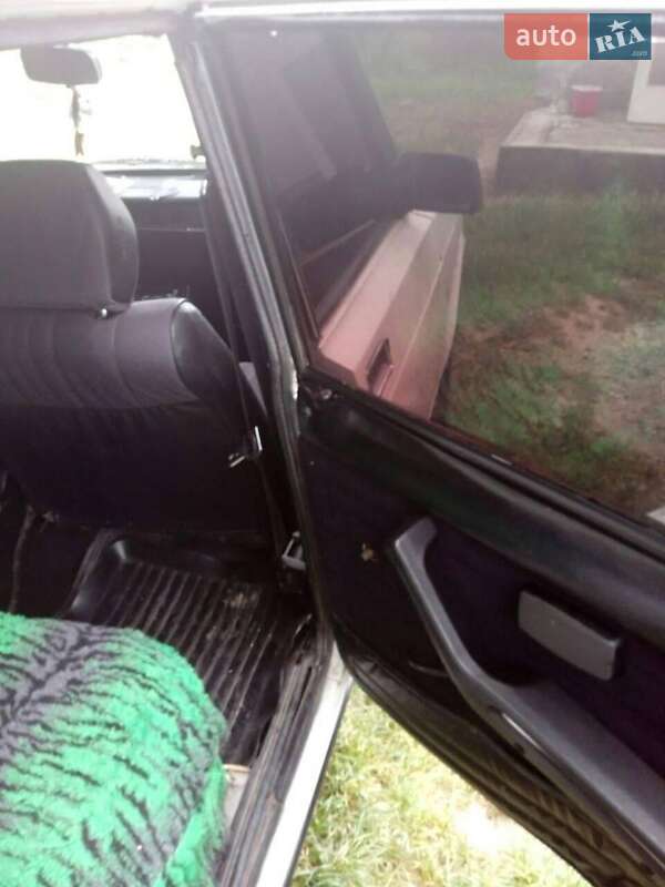 Седан ВАЗ / Lada 2105 1990 в Тараще фото 6 Седан ВАЗ / Lada 2105 1990 в Тараще