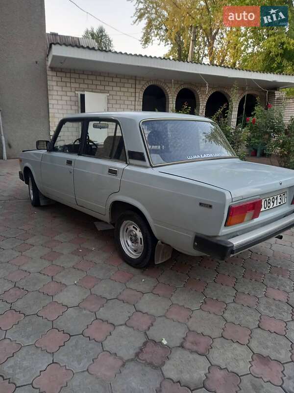 Седан ВАЗ / Lada 2105 1990 в Запорожье