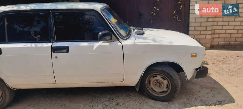 Седан ВАЗ / Lada 2105 1986 в Херсоні