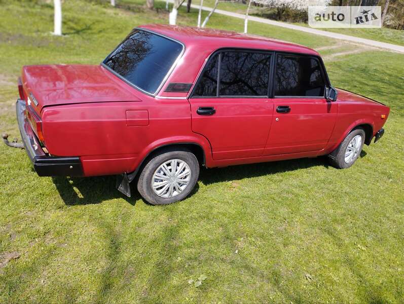 Седан ВАЗ / Lada 2105 1990 в Ярмолинцах