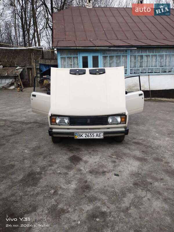 Седан ВАЗ / Lada 2105 1990 в Дубно