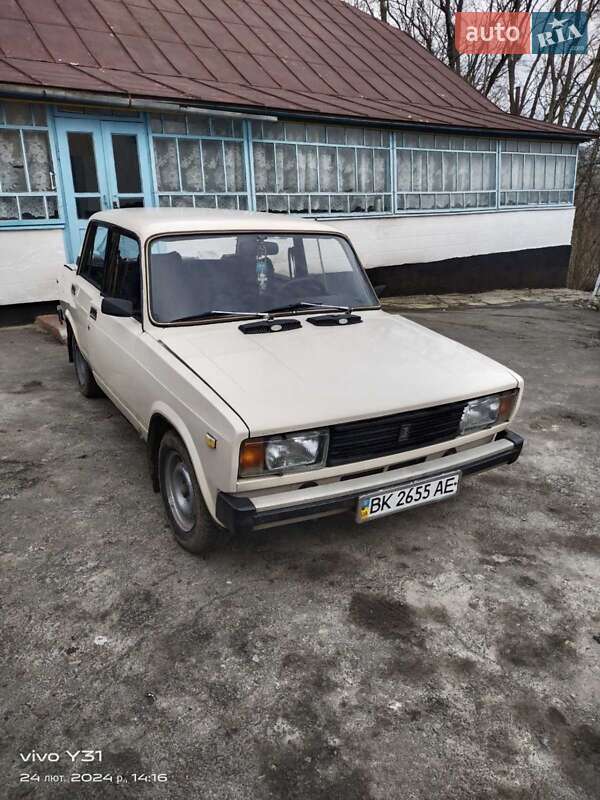 Седан ВАЗ / Lada 2105 1990 в Дубно