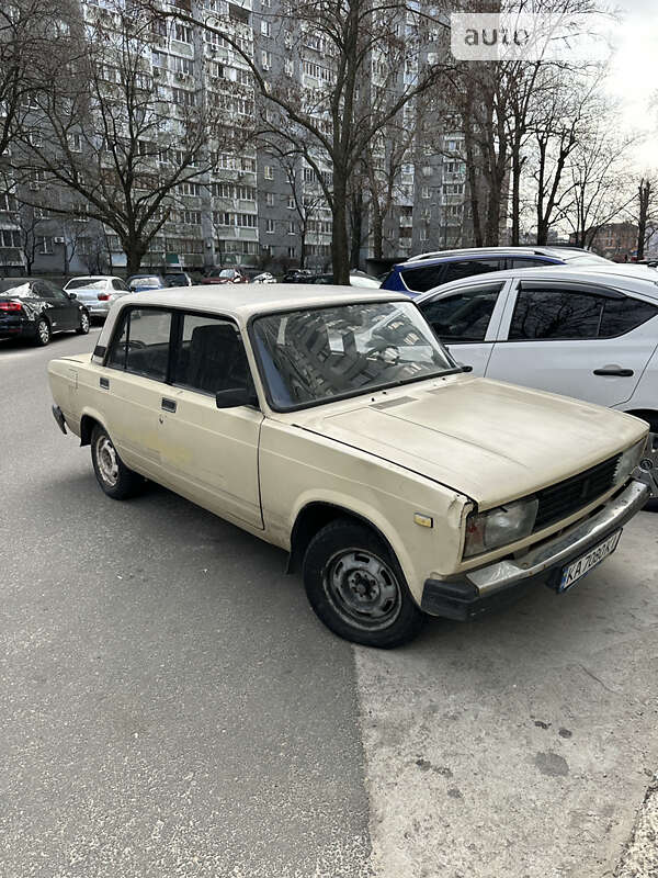 Седан ВАЗ / Lada 2105 1983 в Киеве