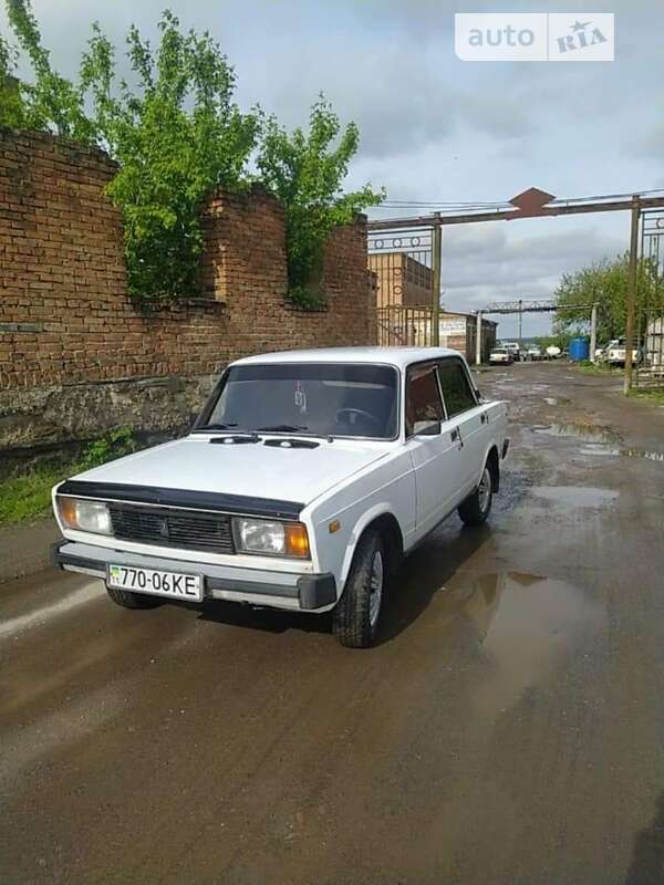 Седан ВАЗ / Lada 2105 1999 в Немирове