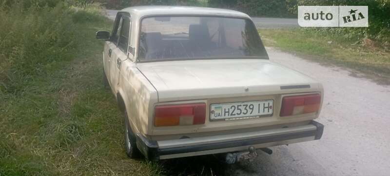 Седан ВАЗ / Lada 2105 1985 в Золочеве