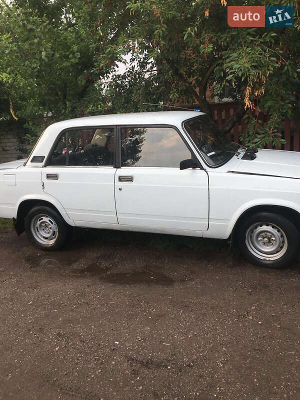 Седан ВАЗ / Lada 2105 1981 в Нежине