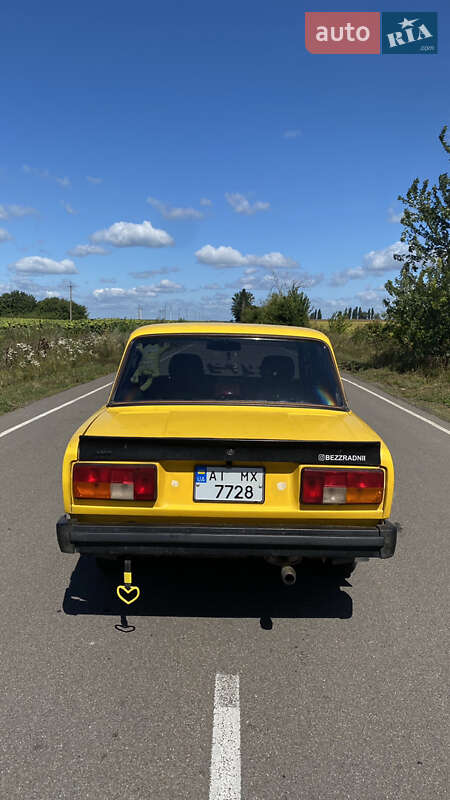 Седан ВАЗ / Lada 2105 1983 в Ржищеве фото 7 Седан ВАЗ / Lada 2105 1983 в Ржищеве
