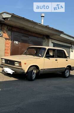 Седан ВАЗ / Lada 2105 1982 в Киеве