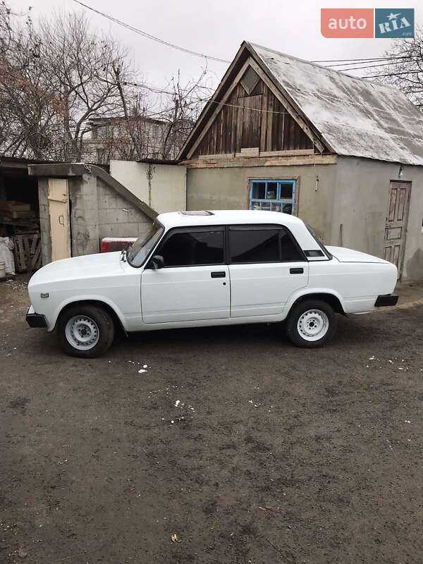 Седан ВАЗ / Lada 2105 1990 в Києві