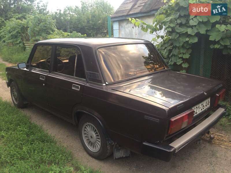 Седан ВАЗ / Lada 2105 1985 в Днепре