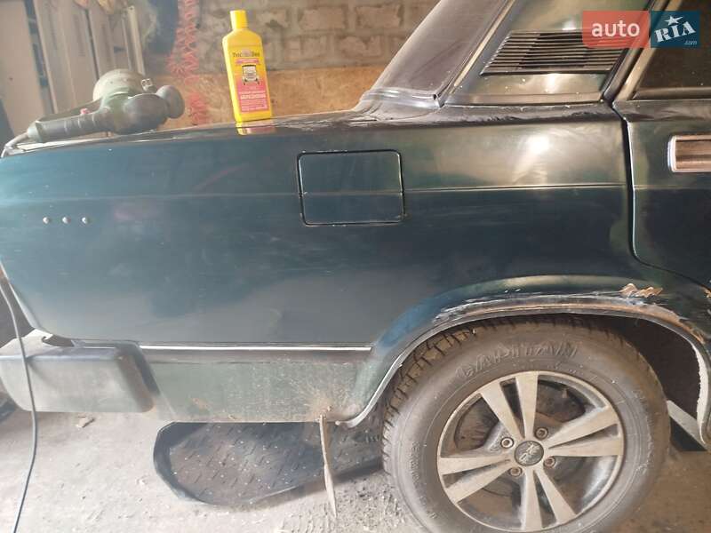 Седан ВАЗ / Lada 2105 1982 в Петровому
