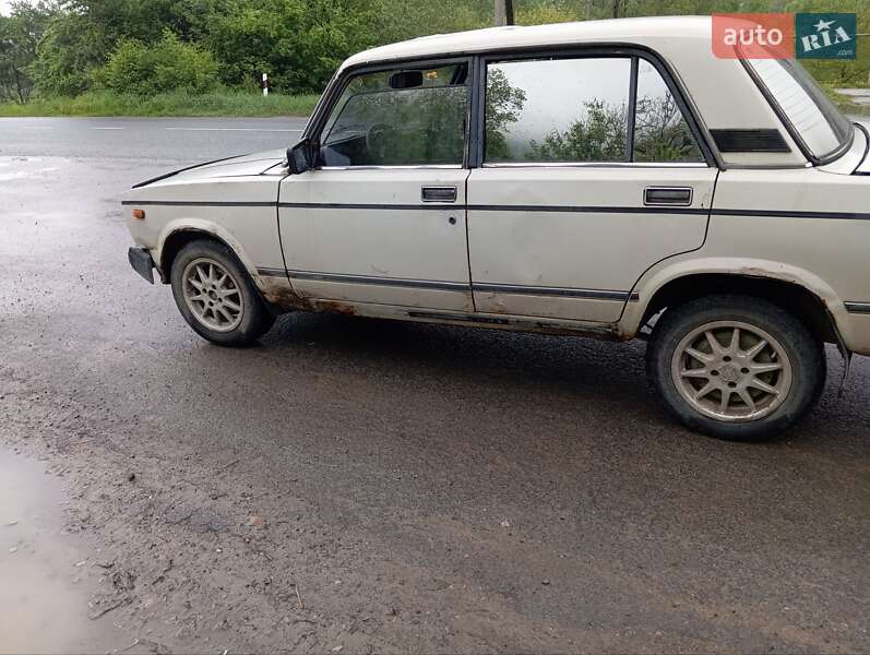 Седан ВАЗ / Lada 2105 1987 в Косове