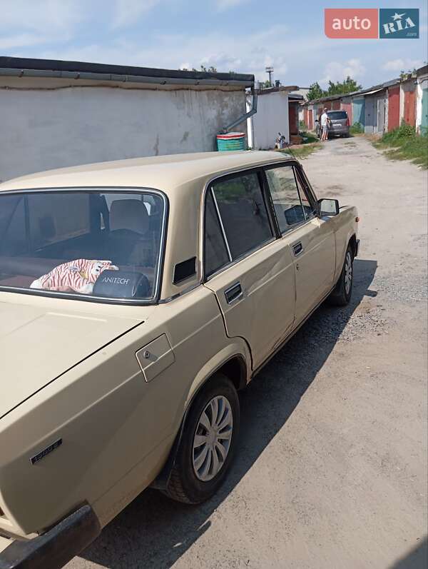 Седан ВАЗ / Lada 2105 1981 в Львове