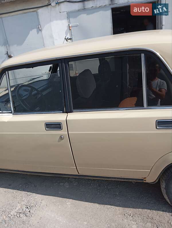 Седан ВАЗ / Lada 2105 1981 в Львове