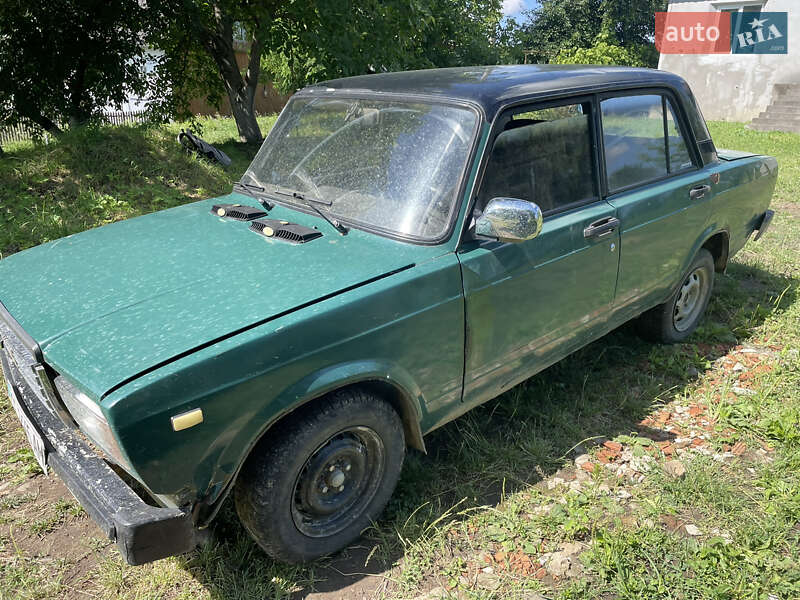 Седан ВАЗ / Lada 2105 2004 в Черновцах