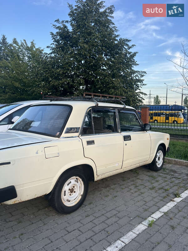 Седан ВАЗ / Lada 2105 1984 в Львове