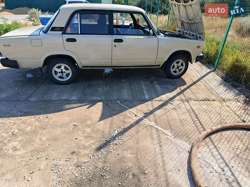 Седан ВАЗ / Lada 2105 1982 в Херсоне