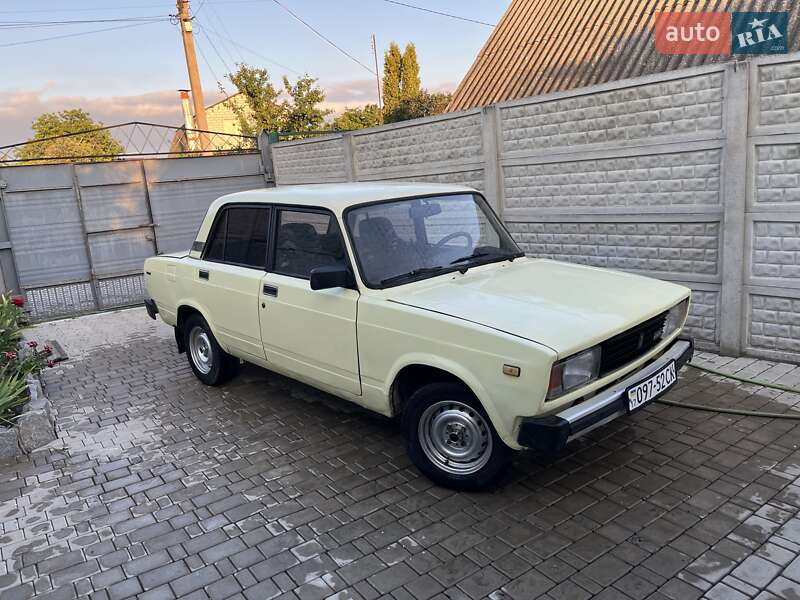 Седан ВАЗ / Lada 2105 1988 в Новой Водолаге фото 4 Седан ВАЗ / Lada 2105 1988 в Новой Водолаге