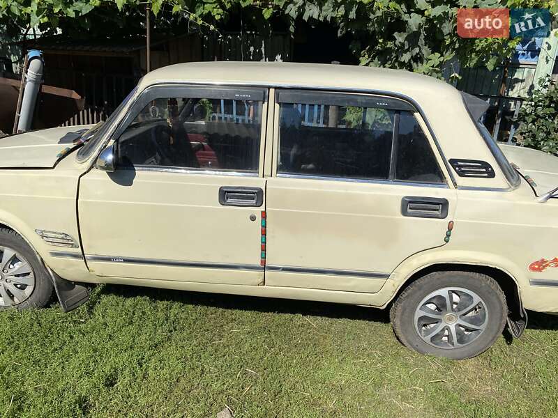 Седан ВАЗ / Lada 2105 1981 в Кролевце фото 4 Седан ВАЗ / Lada 2105 1981 в Кролевце