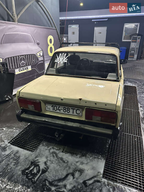 Седан ВАЗ / Lada 2105 1990 в Львові