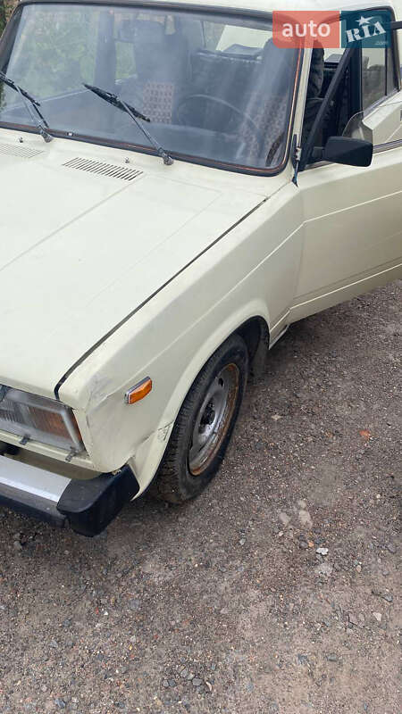 Седан ВАЗ / Lada 2105 1981 в Нововолынске