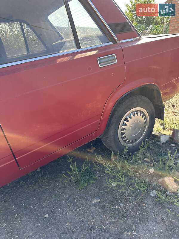 Седан ВАЗ / Lada 2105 1990 в Нових Санжарах