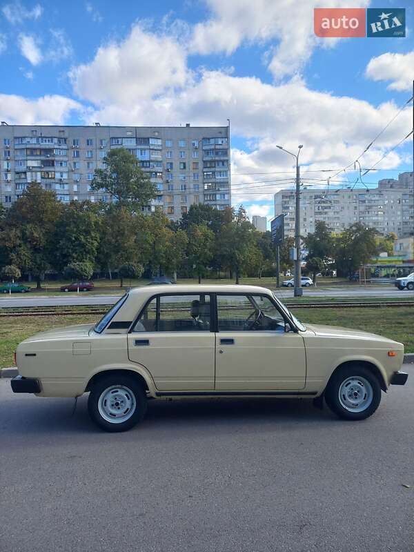 Седан ВАЗ / Lada 2105 1987 в Харькове