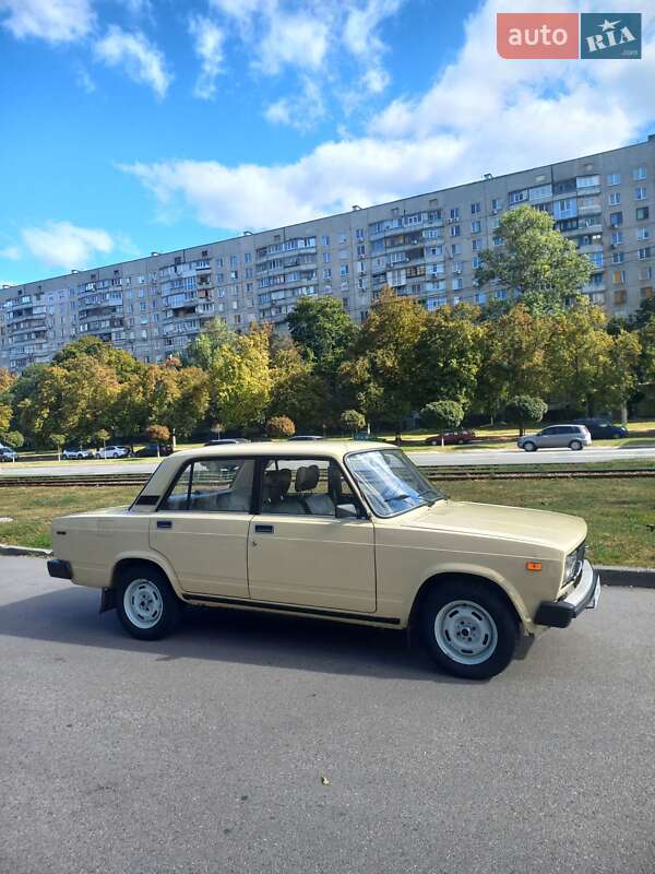 Седан ВАЗ / Lada 2105 1987 в Харькове