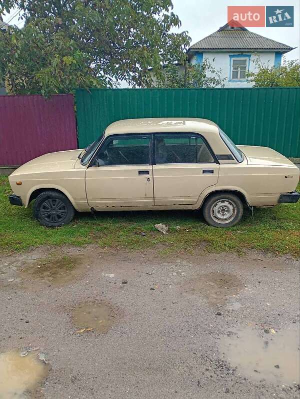 Седан ВАЗ / Lada 2105 1983 в Жмеринке