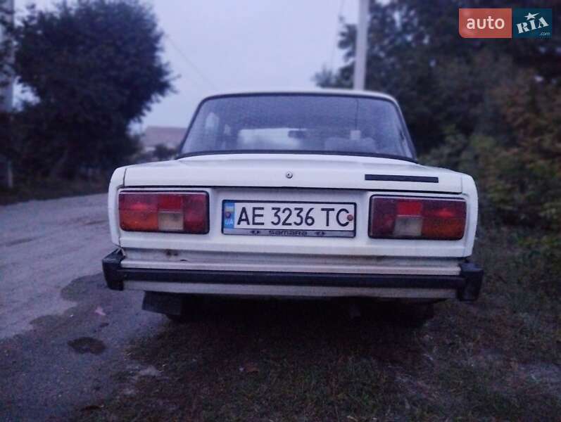 Седан ВАЗ / Lada 2105 1990 в Каменском