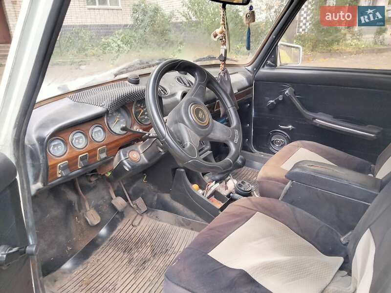 Седан ВАЗ / Lada 2105 1982 в Верхнеднепровске фото 4 Седан ВАЗ / Lada 2105 1982 в Верхнеднепровске