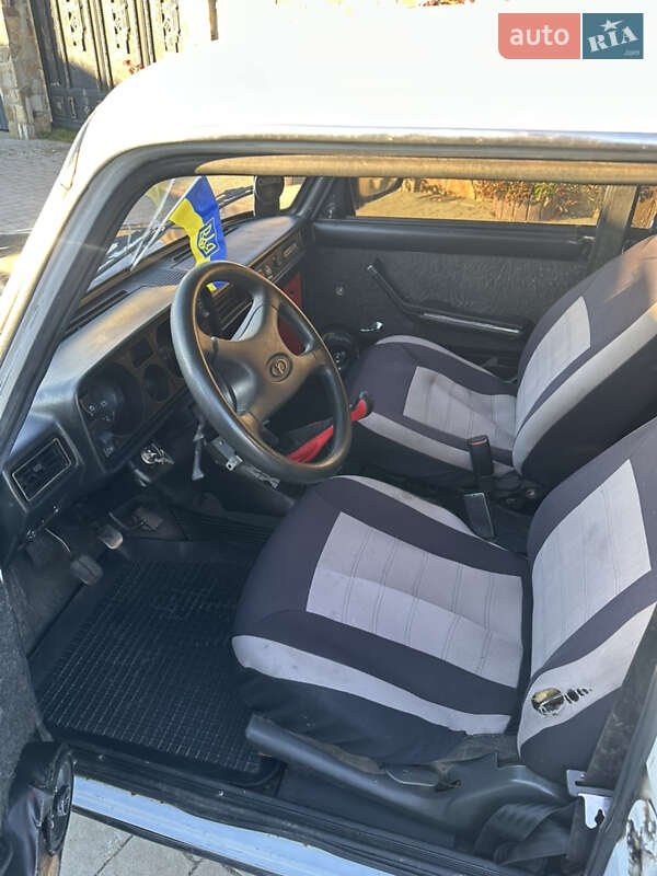 Седан ВАЗ / Lada 2105 1983 в Львові фото 5 Седан ВАЗ / Lada 2105 1983 в Львові