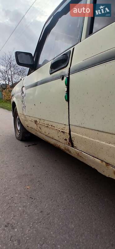 Седан ВАЗ / Lada 2105 1983 в Кролевці