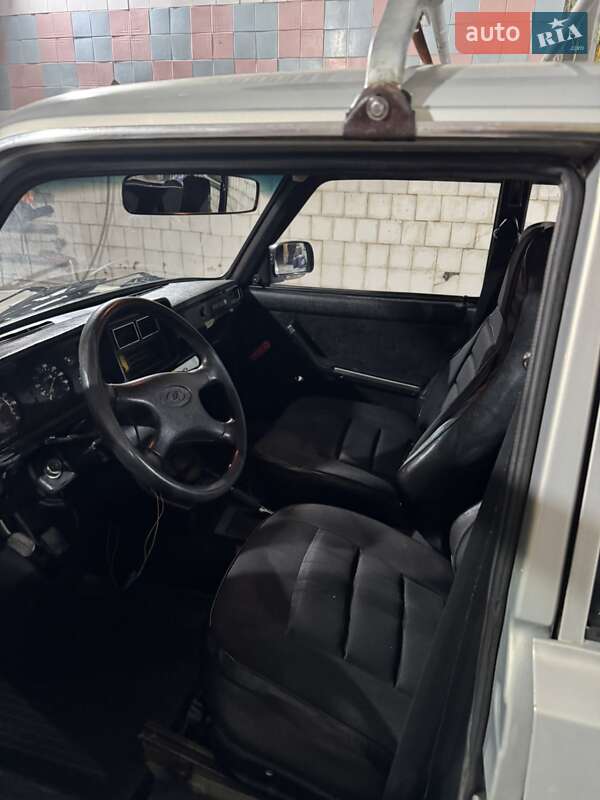 Седан ВАЗ / Lada 2105 1982 в Южному фото 6 Седан ВАЗ / Lada 2105 1982 в Южному