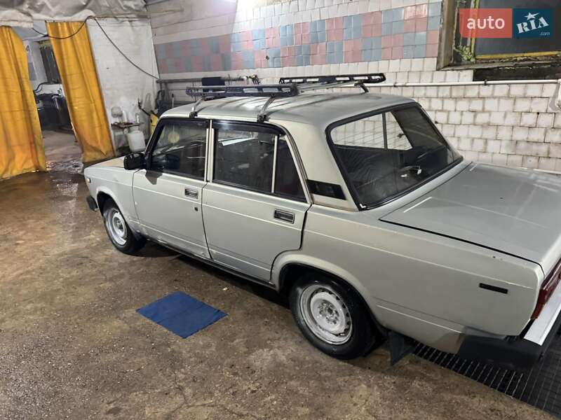 Седан ВАЗ / Lada 2105 1982 в Южному фото 10 Седан ВАЗ / Lada 2105 1982 в Южному