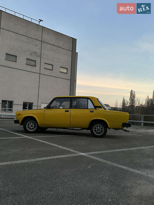 Седан ВАЗ / Lada 2105 1983 в Києві