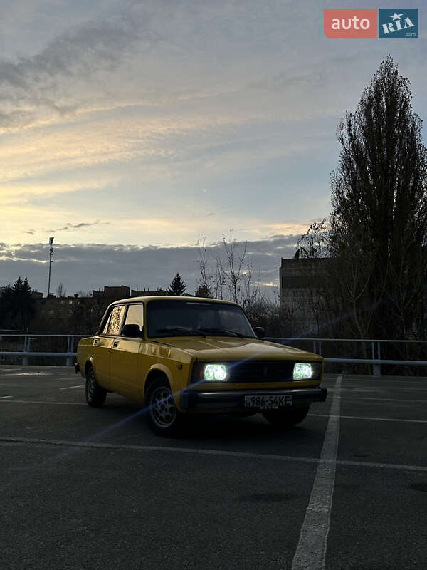 Седан ВАЗ / Lada 2105 1983 в Києві