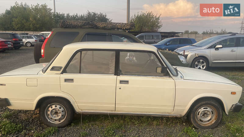 Седан ВАЗ / Lada 2105 1981 в Нововолынске фото 9 Седан ВАЗ / Lada 2105 1981 в Нововолынске