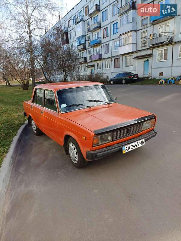 Седан ВАЗ / Lada 2105 1984 в Киеве