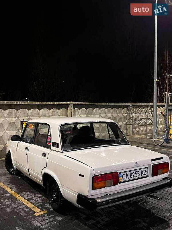 Седан ВАЗ / Lada 2105 1989 в Вышгороде