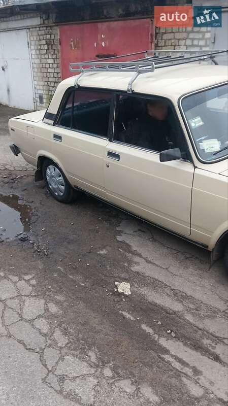 Седан ВАЗ / Lada 2105 1990 в Харькове