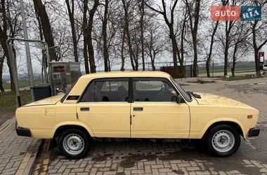 Седан ВАЗ 2105 1984 в Чернівцях