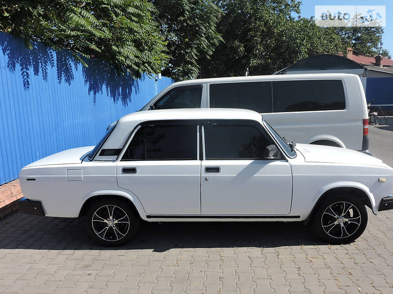 Седан ВАЗ / Lada 2107 2004 в Одессе