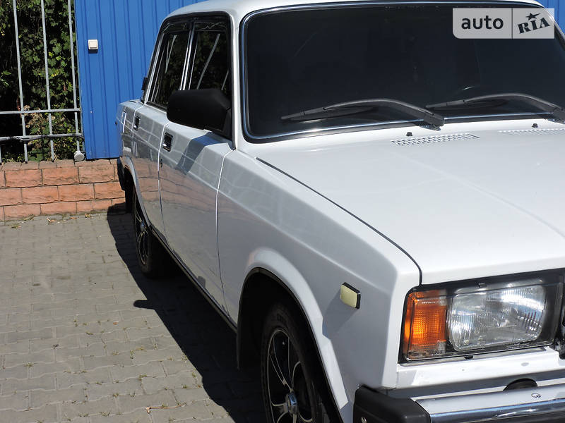 Седан ВАЗ / Lada 2107 2004 в Одессе