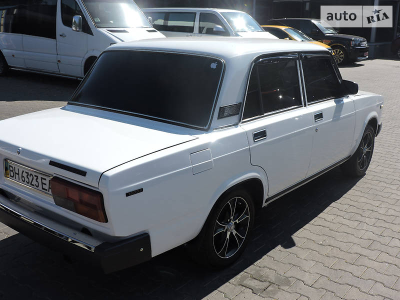 Седан ВАЗ / Lada 2107 2004 в Одессе