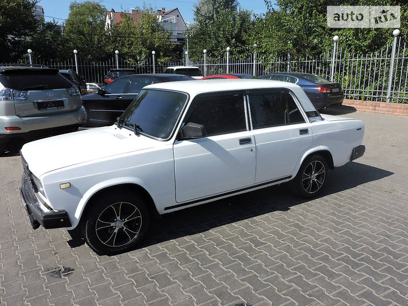 Седан ВАЗ / Lada 2107 2004 в Одессе