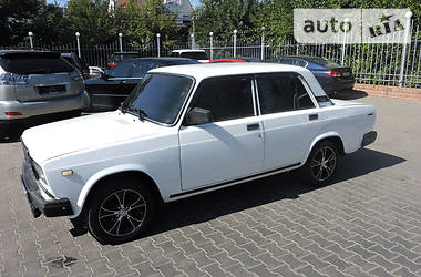 Седан ВАЗ / Lada 2107 2004 в Одессе