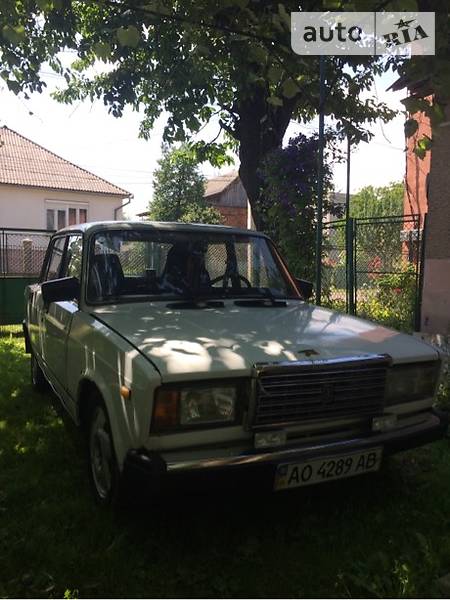 Седан ВАЗ / Lada 2107 1988 в Сваляве