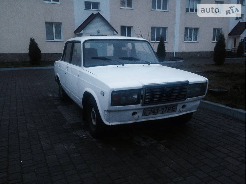 Седан ВАЗ / Lada 2107 1988 в Конотопе