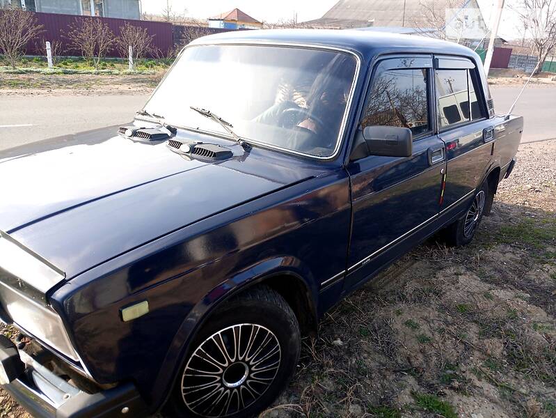 Седан ВАЗ / Lada 2107 1990 в Одессе